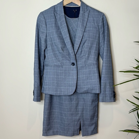 Banana Republic || Sheath Dress and Blazer; *Dress Size OOP; *Blazer Size OP - Picture 3 of 17